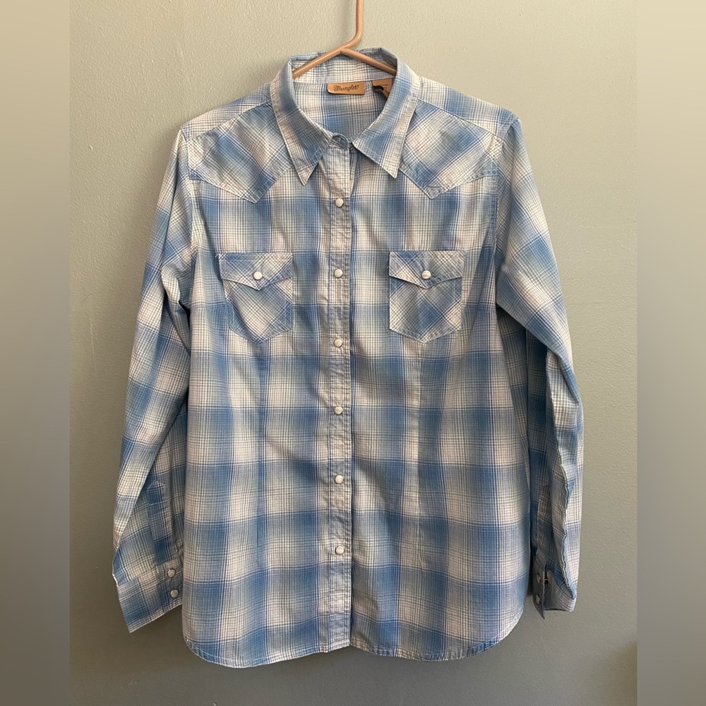 Women’s Wrangler Pearl Snap Button Up